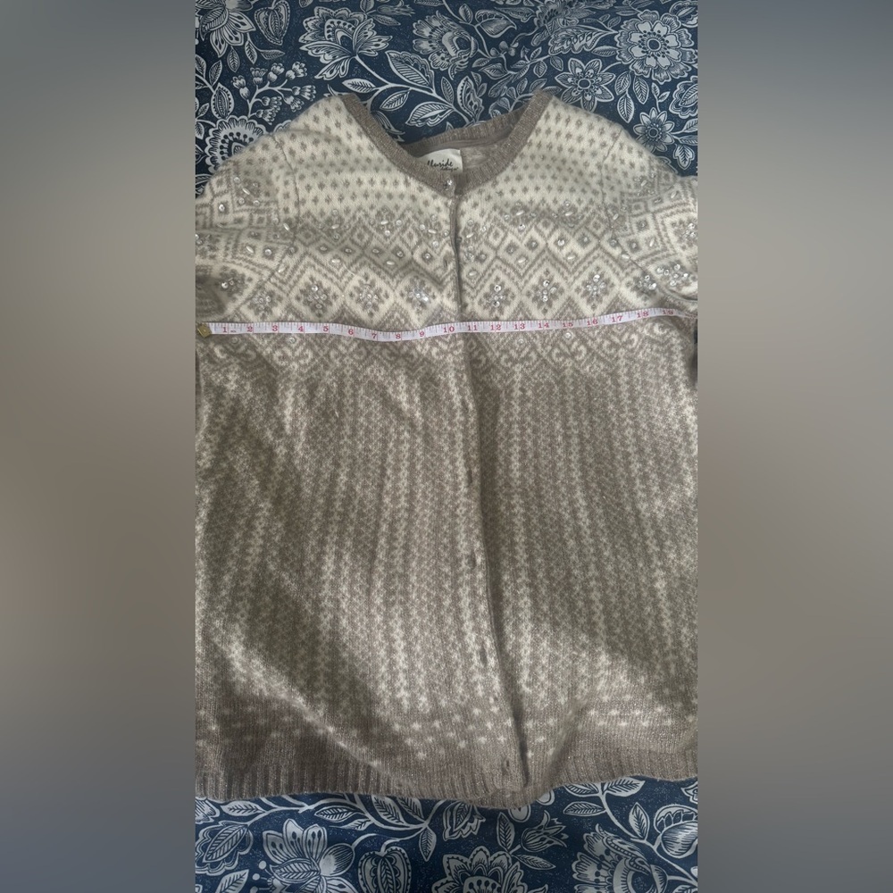 Elegant Beige Patterned Cardigan - Picture 13 of 13